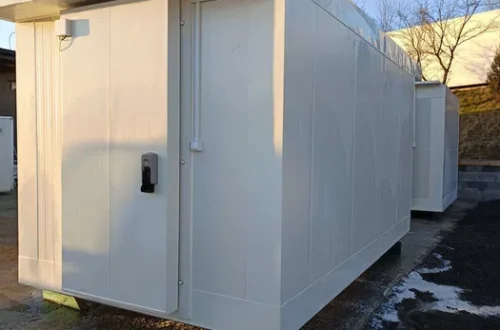 Mroźnia zewnętrzna stacjonarna. Komora mroźnicza